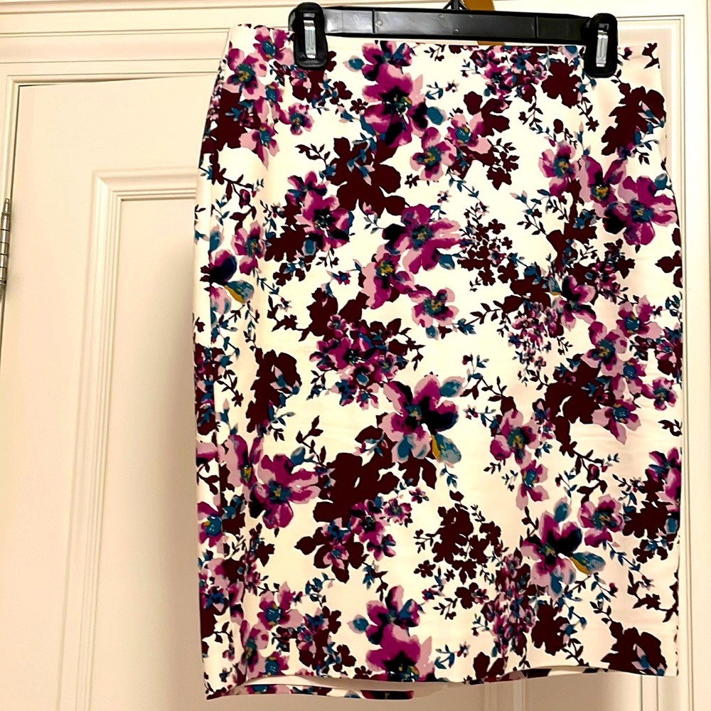 Ann Taylor purple floral pencil skirt